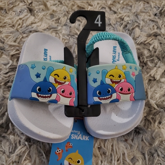 Size 4 Baby Shark Sandals - Picture 1 of 1